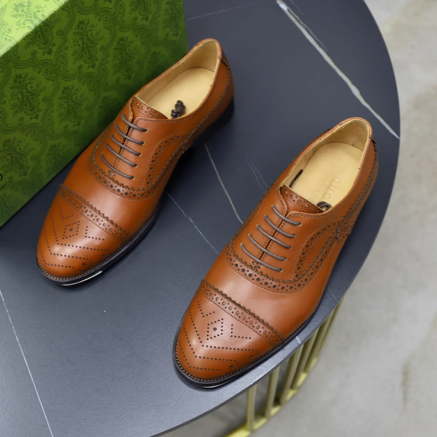 Men's shoes 💰660💰🙅‍♂️🙅‍♂️🙅‍♂️Niuli Brand: Gucci GuCCI Standard code: Men's code 39-44 (45 can be customized) Grade: Same style as the official website Original quality Material: Original cowhide surface Comfortable cowhide lining Original outsole Style category: Men's fashionable casual leather shoes Distinguished big-name luxury elements, top luxury Color: actual picture color